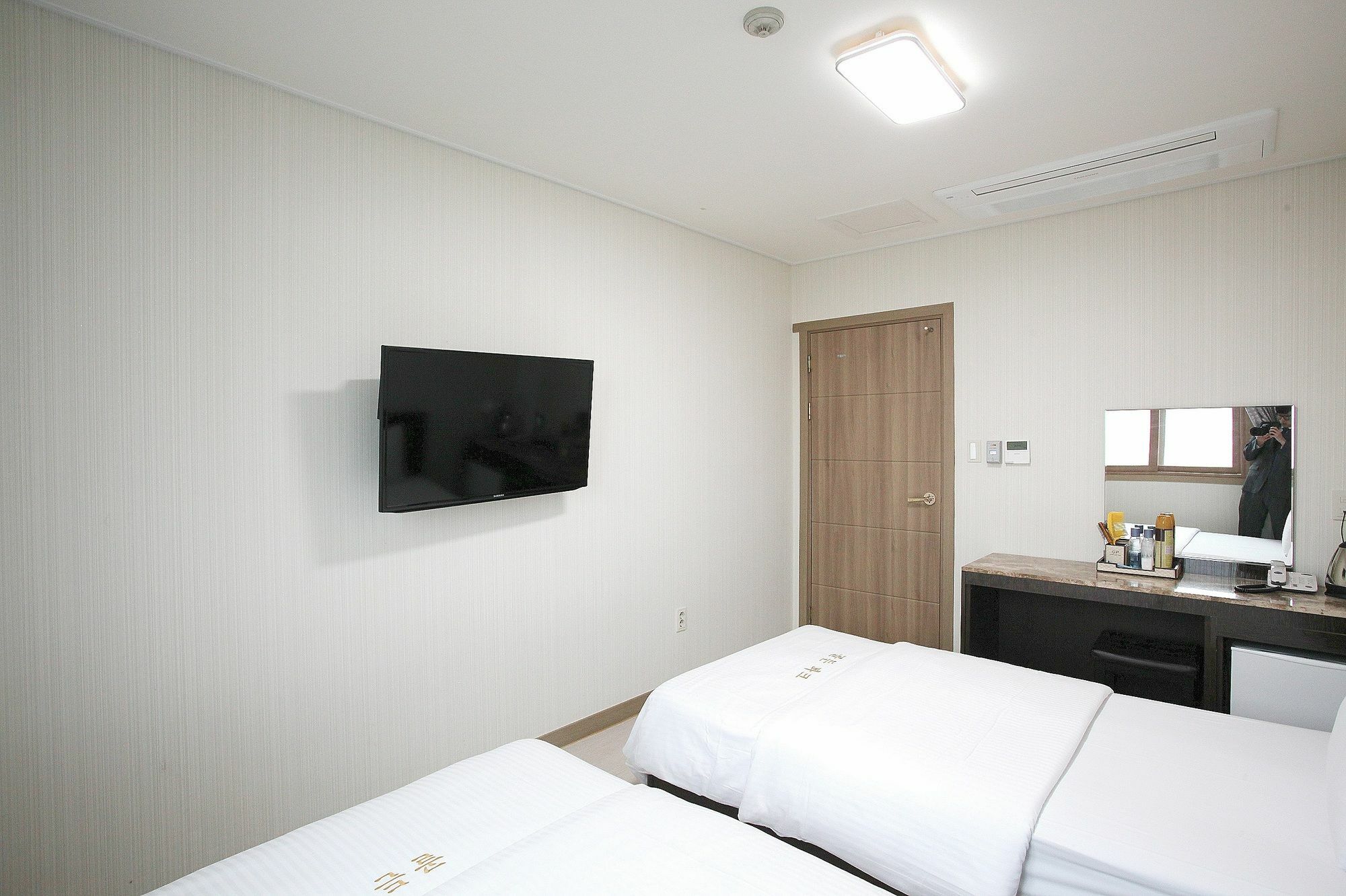 Golden Park Hotel Jeju Exteriör bild